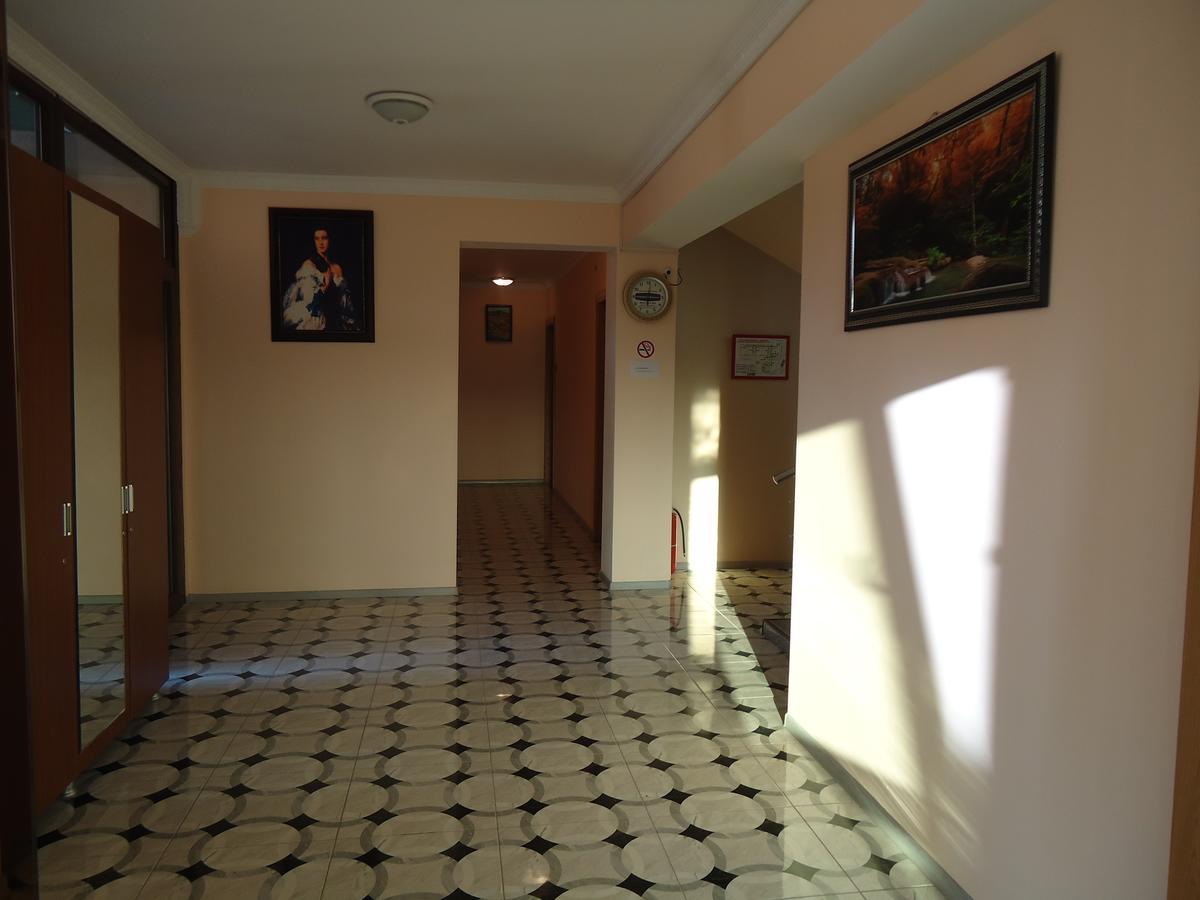Отель Nikala Цхалтубо Экстерьер фото